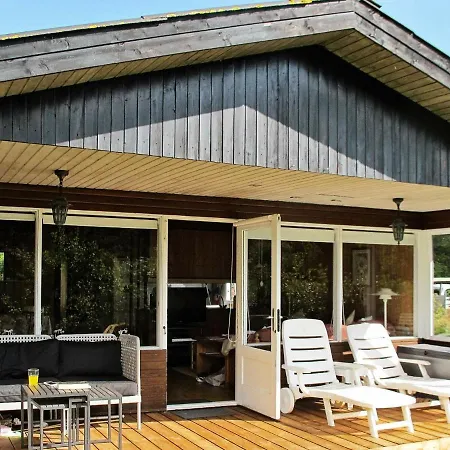 Three-bedroom In 38 Holiday home *