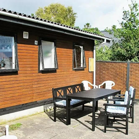 Holiday home Three-bedroom In 38 *